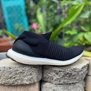 Size 11 - Adidas UltraBoost Laceless Black/White Boost 2017 S80770 Core Black